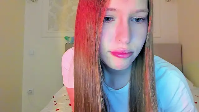 Alllura online show from February 4, 2026, 10:04 pm