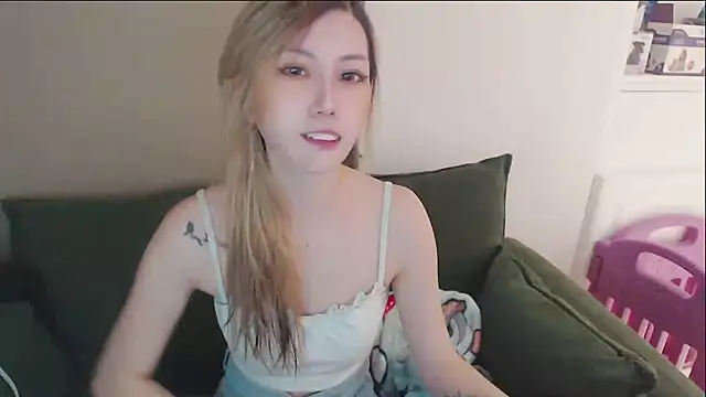 Snapshot of whitecat13 chatting on May 25, 2026, 11:27 am whitecat13 online show from May 25, 2026, 11:27 am
