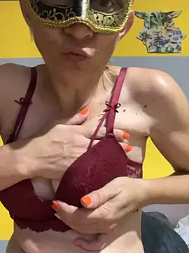 Snapshot of SexyMamiVee chatting on July 18, 2026, 5:39 pm SexyMamiVee online show from July 18, 2026, 5:39 pm