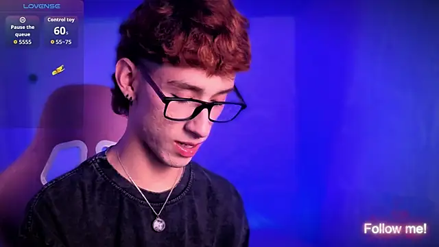 Snapshot of Kitsuneplay_ chatting on January 6, 2026, 10:45 pm Kitsuneplay online show from January 6, 2026, 10:45 pm