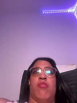 Snapshot of ValentinaEvanz chatting on July 10, 2026, 6:43 pm ValentinaEvanz online show from July 10, 2026, 6:43 pm