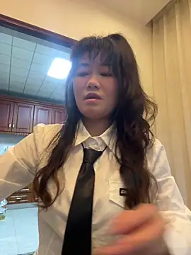 Molly-xiao online show from April 12, 2026, 1:21 am