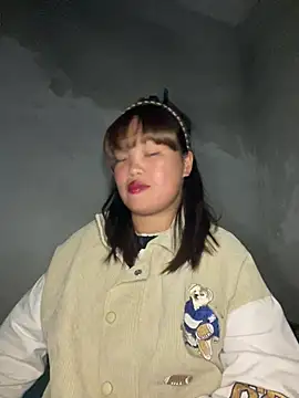 Snapshot of Wendy-2 chatting on April 30, 2026, 2:12 pm Wendy-2 online show from April 30, 2026, 2:12 pm