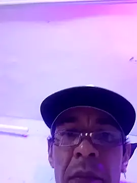 Snapshot of RealEl23 chatting on December 23, 2025, 1:03 am RealEl23 online show from December 23, 2025, 1:03 am