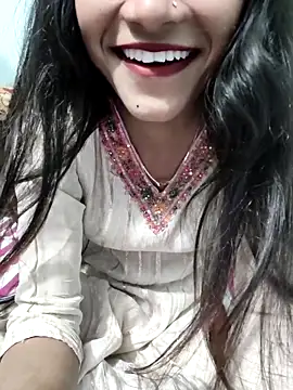 Snapshot of Yours-Zeenat chatting on February 5, 2026, 5:56 am Yours-Zeenat online show from February 5, 2026, 5:56 am