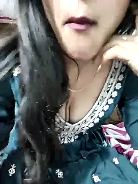 Snapshot of Yours-Zeenat chatting on March 4, 2026, 6:25 pm Yours-Zeenat online show from March 4, 2026, 6:25 pm