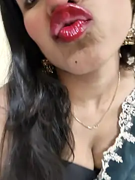 Snapshot of Yours-Zeenat chatting on April 14, 2026, 6:58 pm Yours-Zeenat online show from April 14, 2026, 6:58 pm