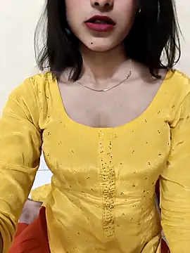 Snapshot of Yours-Zeenat chatting on April 16, 2026, 10:38 am Yours-Zeenat online show from April 16, 2026, 10:38 am