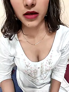 Snapshot of Yours-Zeenat chatting on April 18, 2026, 7:40 pm Yours-Zeenat online show from April 18, 2026, 7:40 pm