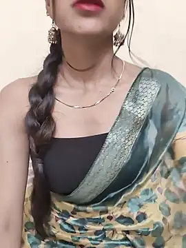 Snapshot of Yours-Zeenat chatting on May 15, 2026, 8:43 am Yours-Zeenat online show from May 15, 2026, 8:43 am