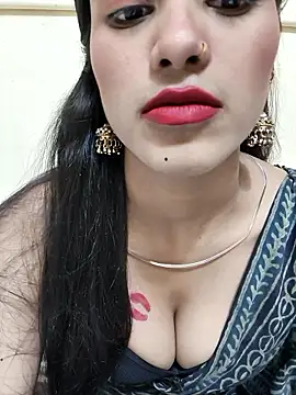Snapshot of Yours-Zeenat chatting on May 17, 2026, 6:37 pm Yours-Zeenat online show from May 17, 2026, 6:37 pm