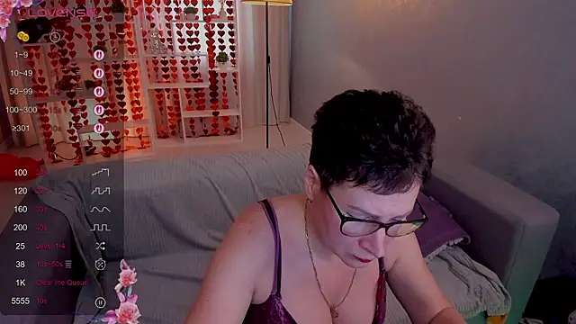 Snapshot of JennyMons chatting on February 12, 2026, 8:42 am JennyMons online show from February 12, 2026, 8:42 am