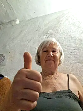 Snapshot of KlaudiaDarling chatting on July 8, 2026, 2:21 pm KlaudiaDarling online show from July 8, 2026, 2:21 pm