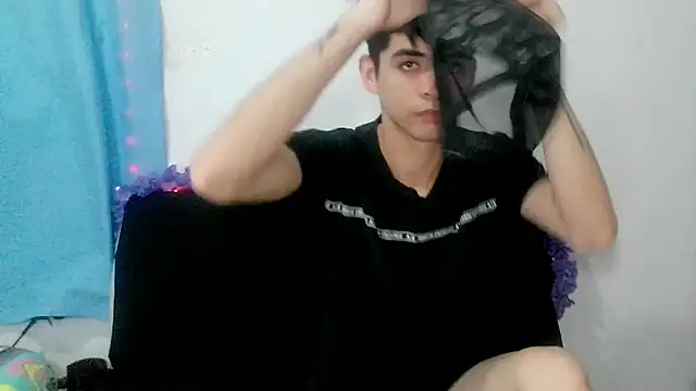 Snapshot of nico22love chatting on February 2, 2026, 12:26 pm nico22love online show from February 2, 2026, 12:26 pm