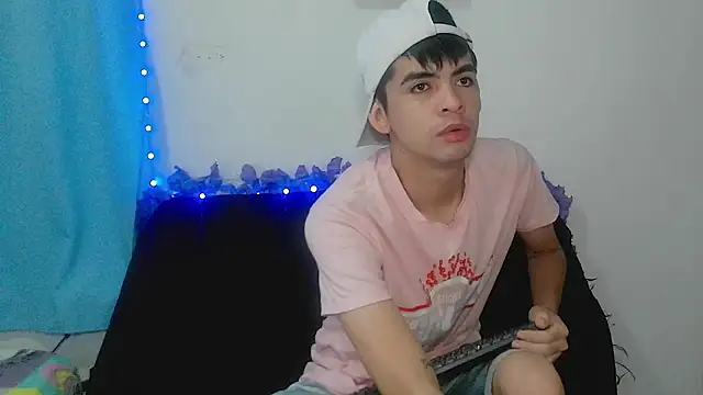 Snapshot of nico22love chatting on February 3, 2026, 12:10 pm nico22love online show from February 3, 2026, 12:10 pm