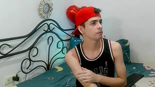 Snapshot of nico22love chatting on February 28, 2026, 12:33 am nico22love online show from February 28, 2026, 12:33 am