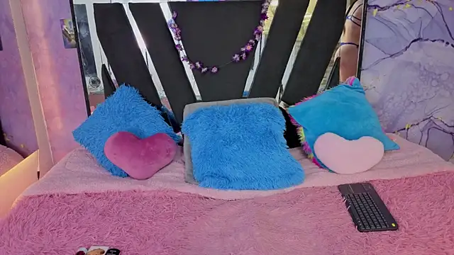 Alice NY online show from April 16, 2026, 3:40 am