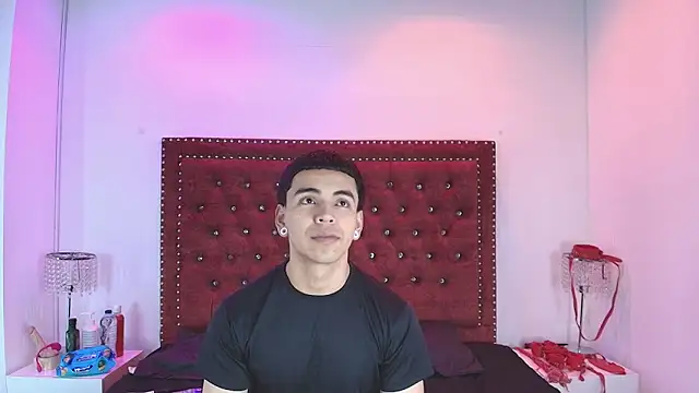 Jaden and sofia online show from June 4, 2026, 3:23 am