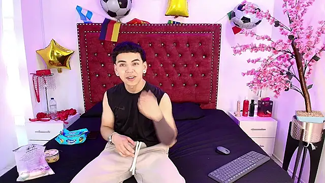 Jaden and sofia online show from July 18, 2026, 3:11 am