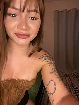 Snapshot of Isisbennett chatting on April 8, 2026, 8:53 pm Isisbennett online show from April 8, 2026, 8:53 pm