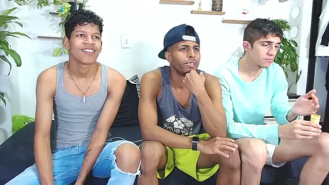 Interracial Snow Bunny online show from February 23, 2026, 11:13 pm