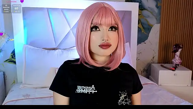 Snapshot of Sienna_Desiree chatting on April 12, 2026, 12:32 pm Sienna Desiree online show from April 12, 2026, 12:32 pm