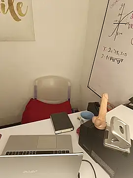 MarianaMonsalve  online show from February 12, 2026, 3:01 am