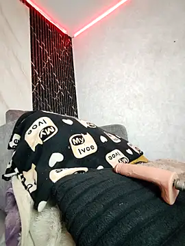 Isis Hot   online show from April 9, 2026, 11:59 am