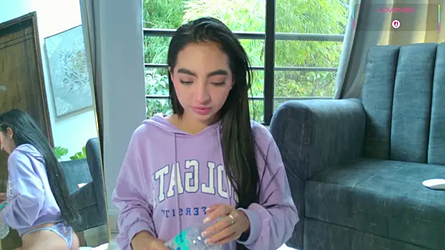 adelineevs online show from February 6, 2026, 9:51 pm