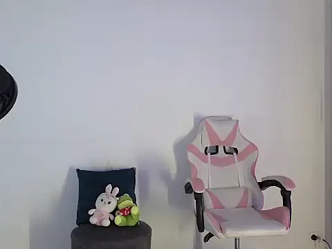 Daphne Grayy online show from April 22, 2026, 5:03 pm