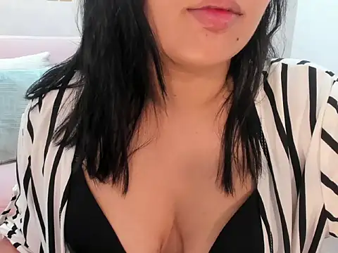 Snapshot of RavenPeachy chatting on January 9, 2026, 8:21 pm RavenPeachy online show from January 9, 2026, 8:21 pm