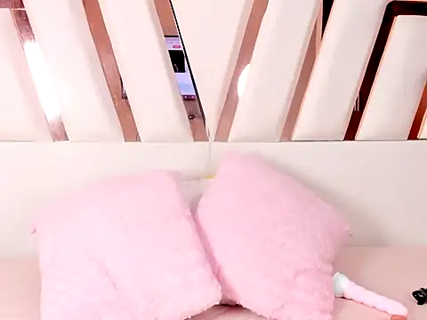 MiaKleinX online show from May 18, 2026, 9:53 pm