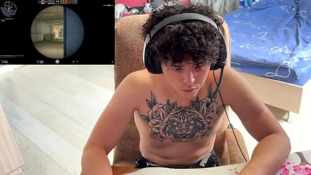 Snapshot of thisguyhasnochill chatting on July 4, 2026, 10:54 am thisguyhasnochill online show from July 4, 2026, 10:54 am