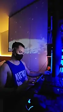 OnlyHand9x online show from April 13, 2026, 4:12 pm