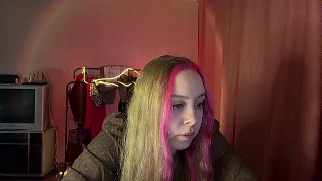 Snapshot of ZoraDearmon chatting on February 6, 2026, 9:07 pm ZoraDearmon online show from February 6, 2026, 9:07 pm