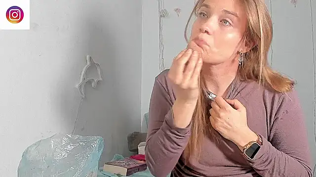 YoungSophie online show from February 21, 2026, 5:03 pm