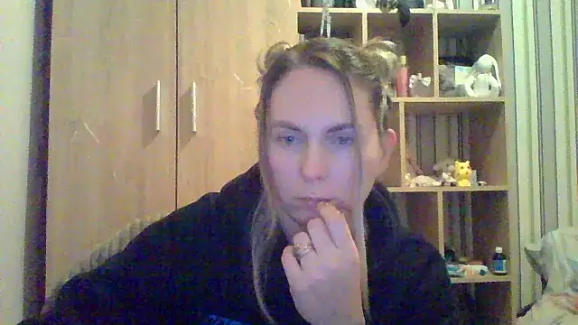 VikiLove765 online show from February 12, 2026, 6:58 pm