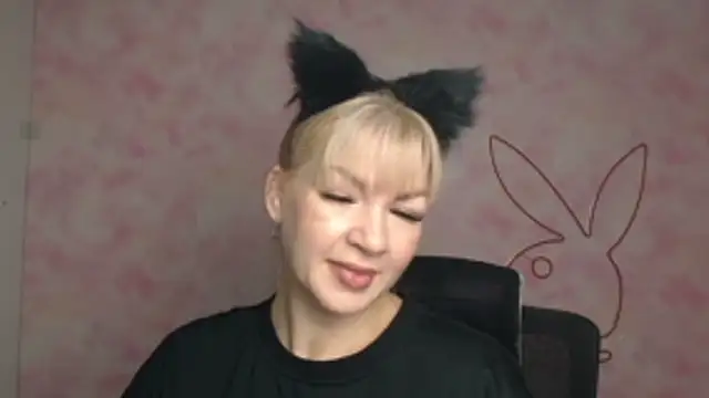 Snapshot of Madonna_Fire chatting on March 8, 2026, 6:39 am Madonna Fire online show from March 8, 2026, 6:39 am