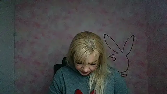 Snapshot of Madonna_Fire chatting on March 18, 2026, 1:25 pm Madonna Fire online show from March 18, 2026, 1:25 pm