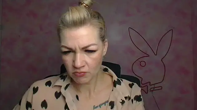 Snapshot of Madonna_Fire chatting on April 10, 2026, 12:32 pm Madonna Fire online show from April 10, 2026, 12:32 pm