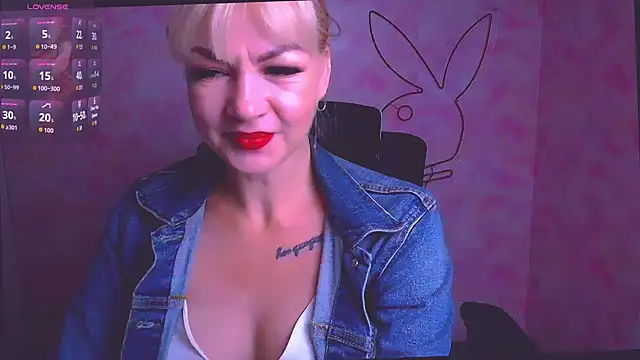 Snapshot of Madonna_Fire chatting on June 19, 2026, 5:50 pm Madonna Fire online show from June 19, 2026, 5:50 pm