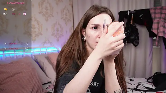 Alice Goth online show from January 19, 2026, 3:43 am