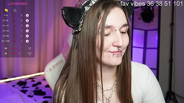 Snapshot of Alice_Goth chatting on May 27, 2026, 8:11 am Alice Goth online show from May 27, 2026, 8:11 am