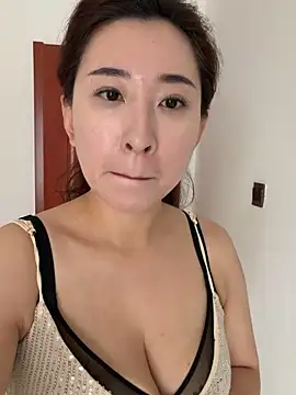 Jingjingxiang-520 online show from May 25, 2026, 1:11 am