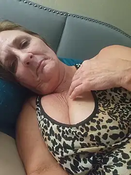 Snapshot of HotAzMilf chatting on February 3, 2026, 4:54 am HotAzMilf online show from February 3, 2026, 4:54 am