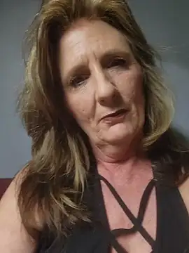 Snapshot of HotAzMilf chatting on February 14, 2026, 9:39 am HotAzMilf online show from February 14, 2026, 9:39 am