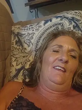 HotAzMilf online show from June 5, 2026, 7:14 am