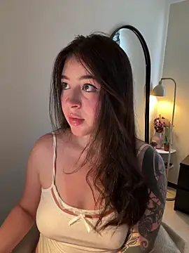 Snapshot of evelynrosess1 chatting on April 20, 2026, 9:27 pm evelynrosess1 online show from April 20, 2026, 9:27 pm