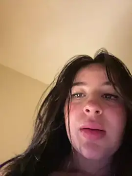 Snapshot of evelynrosess1 chatting on April 21, 2026, 1:42 am evelynrosess1 online show from April 21, 2026, 1:42 am