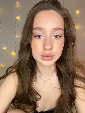 cuteeyesbaby online show from February 3, 2026, 2:53 am